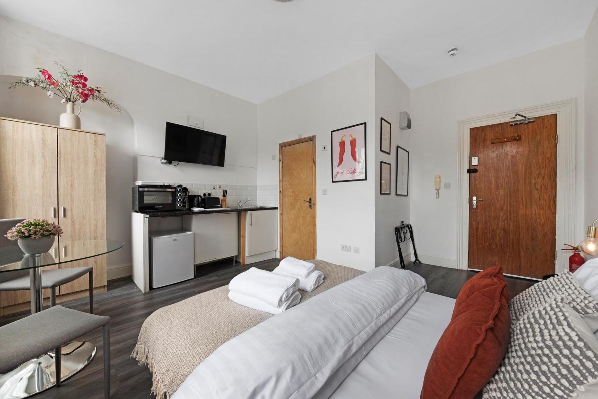 Archway Station - Double Bed Apartment *