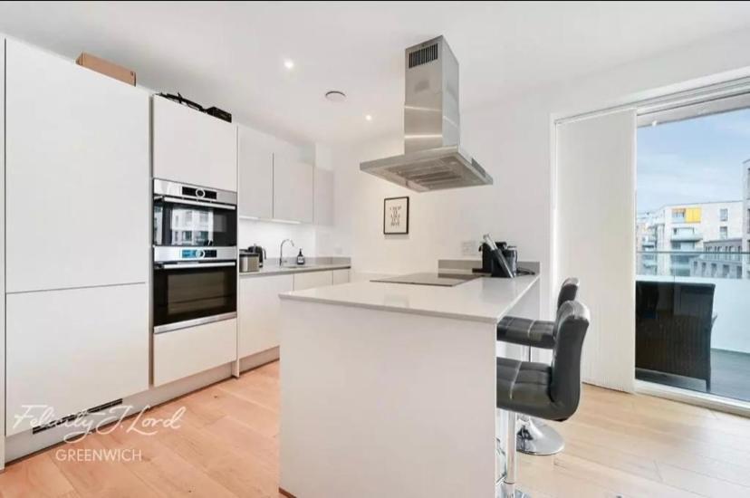 Cosy Near O2 Apartment *
