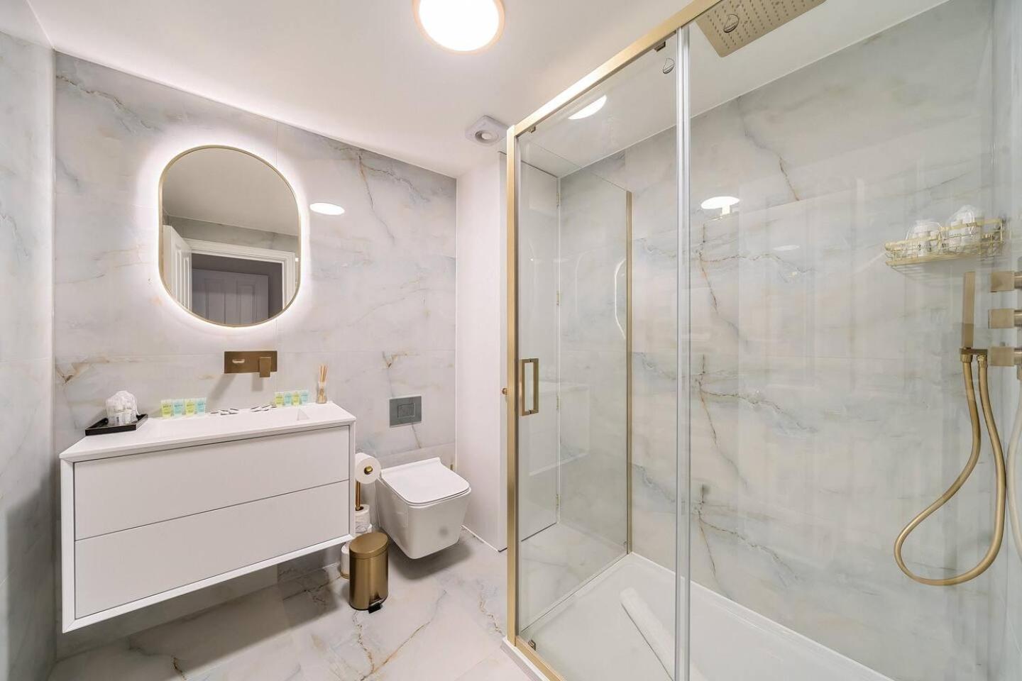 Pass The Keys Stylish Flat With Courtyard Apartment