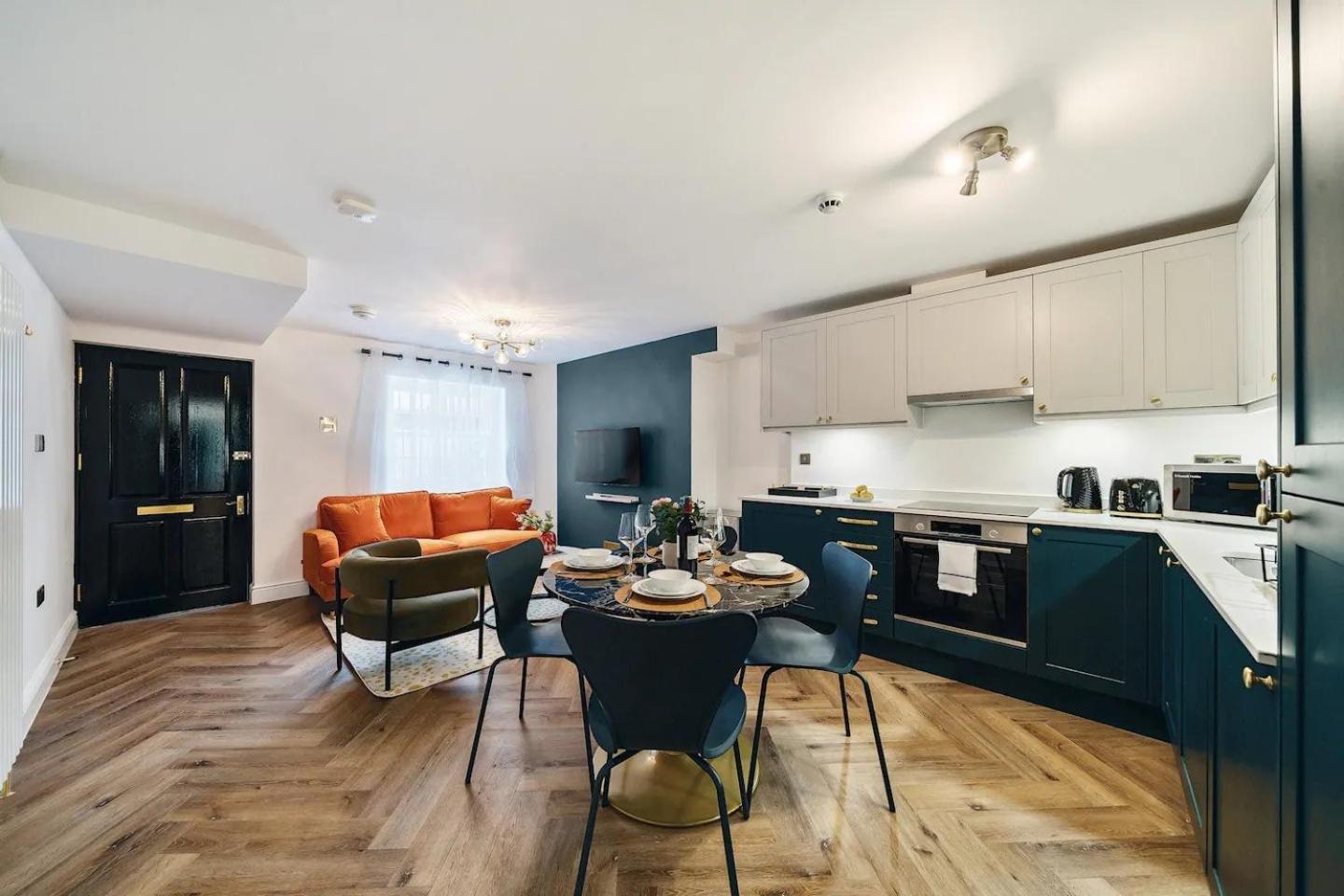 Pass The Keys Stylish Flat With Courtyard Apartment *