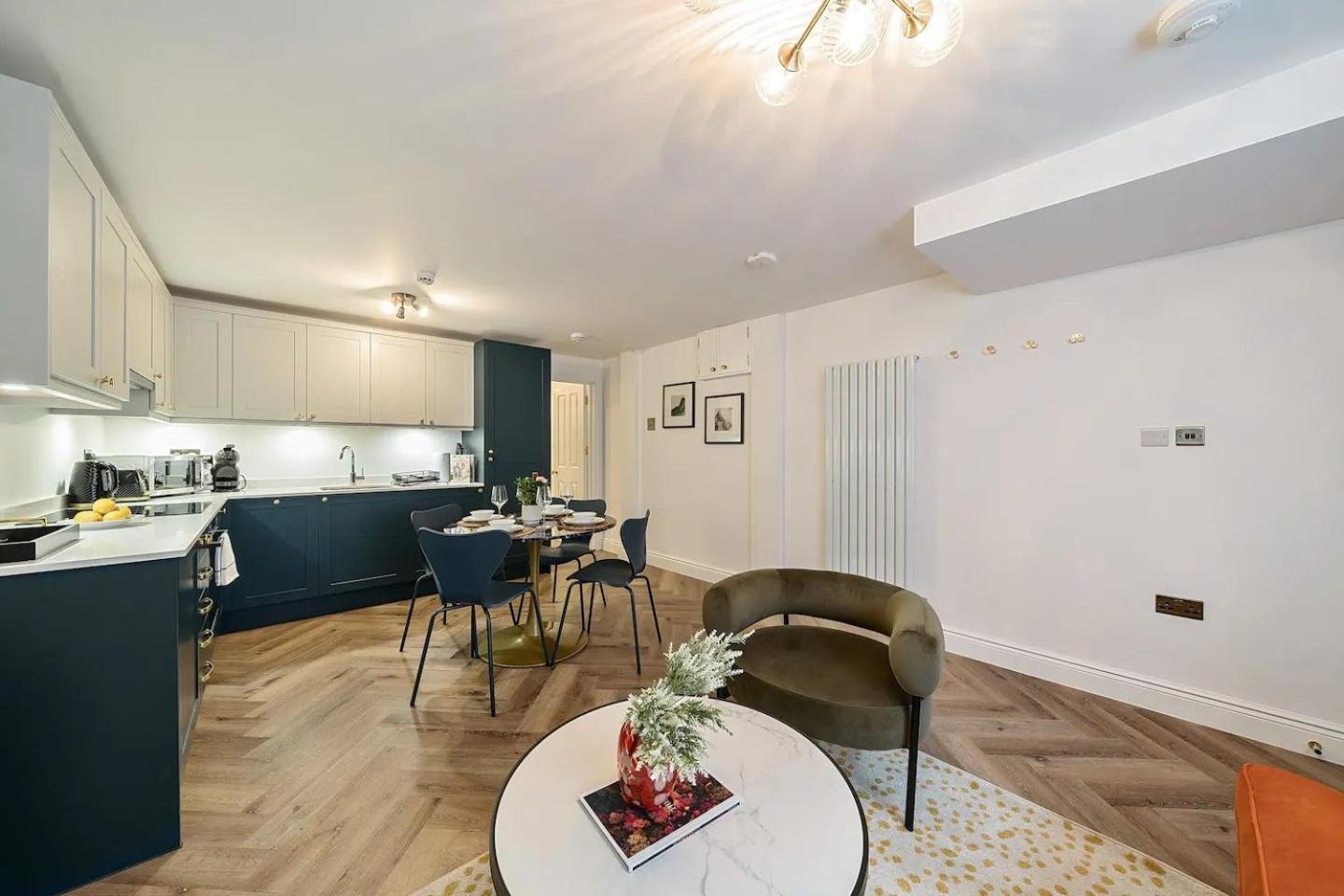Pass The Keys Stylish Flat With Courtyard *
