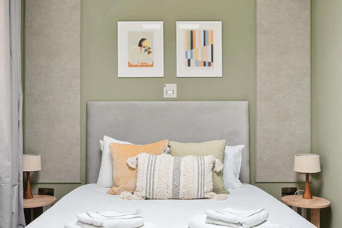 Pass The Keys Stylish Flat With Courtyard Apartment London