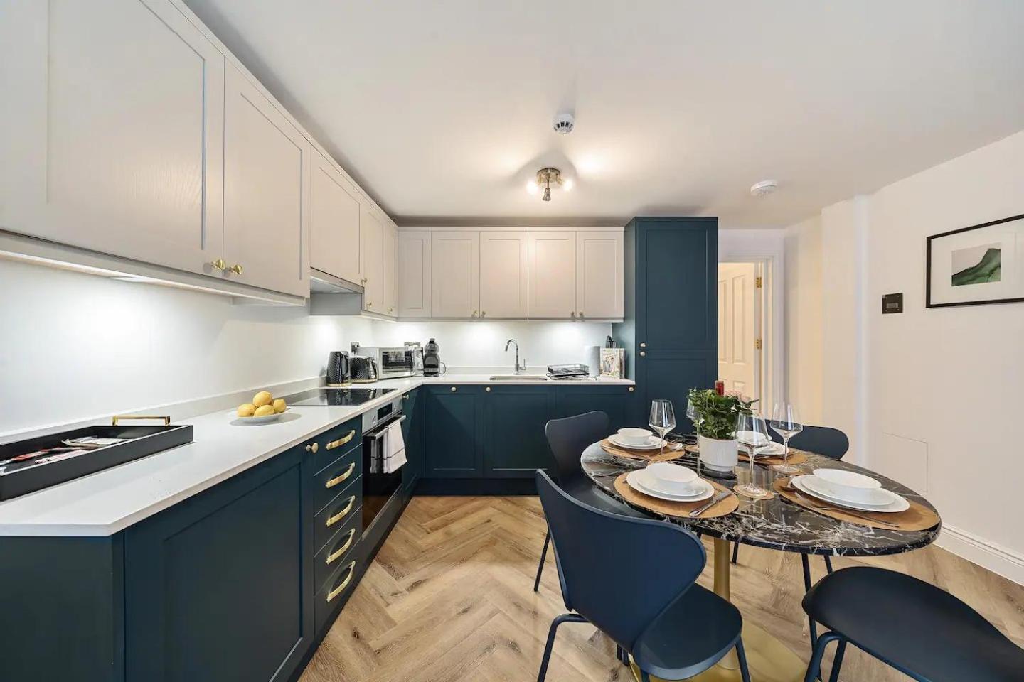 Pass The Keys Stylish Flat With Courtyard *