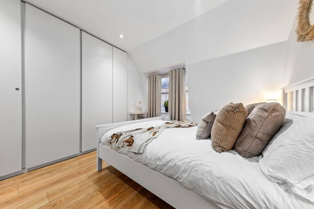 Apartment 3 Bdr Flat In Mayfair Haymarket Central Hy4