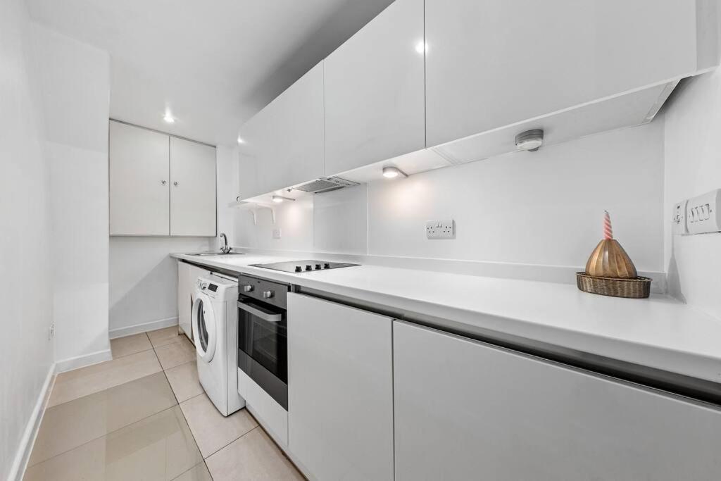 3 Bdr Flat In Mayfair Haymarket Central Hy4 London