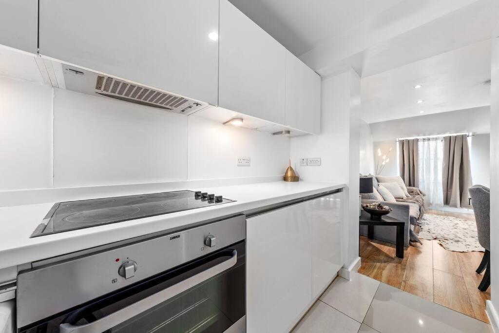 Apartment 3 Bdr Flat In Mayfair Haymarket Central Hy4 London
