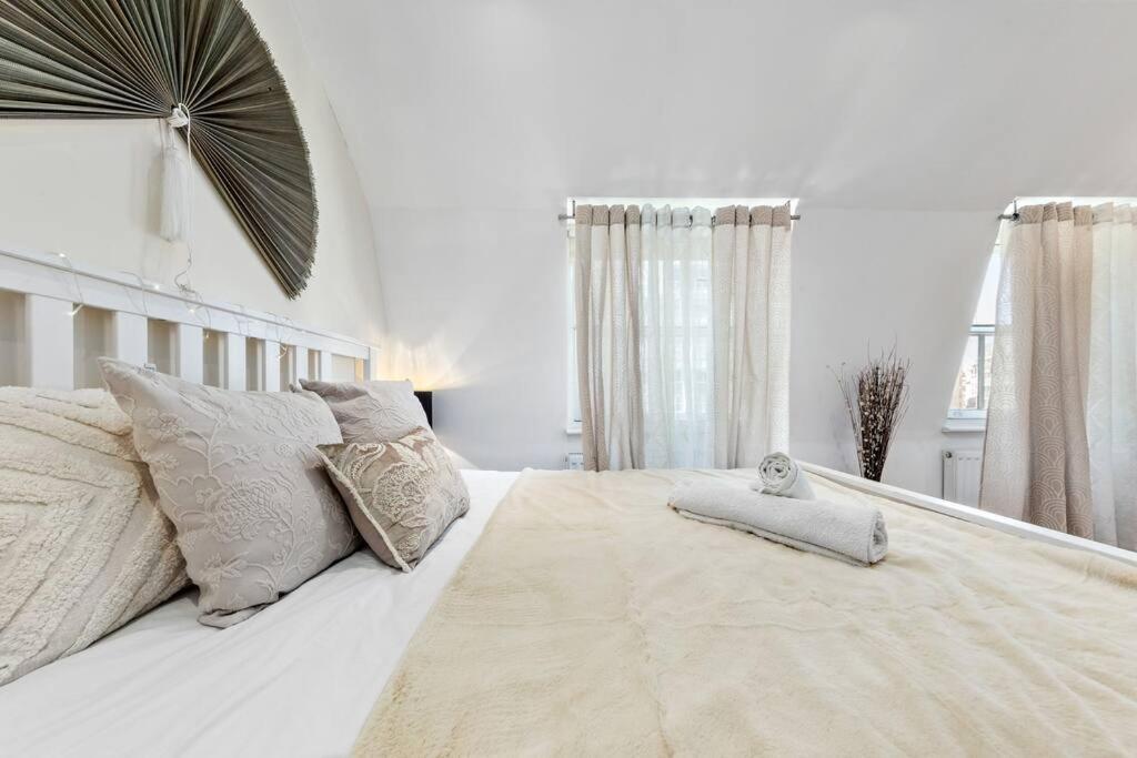 Apartment 3 Bdr Flat In Mayfair Haymarket Central Hy4 *