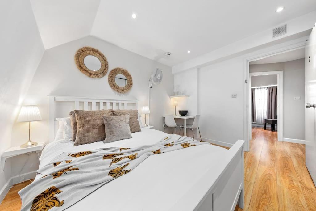 3 Bdr Flat In Mayfair Haymarket Central Hy4 * London