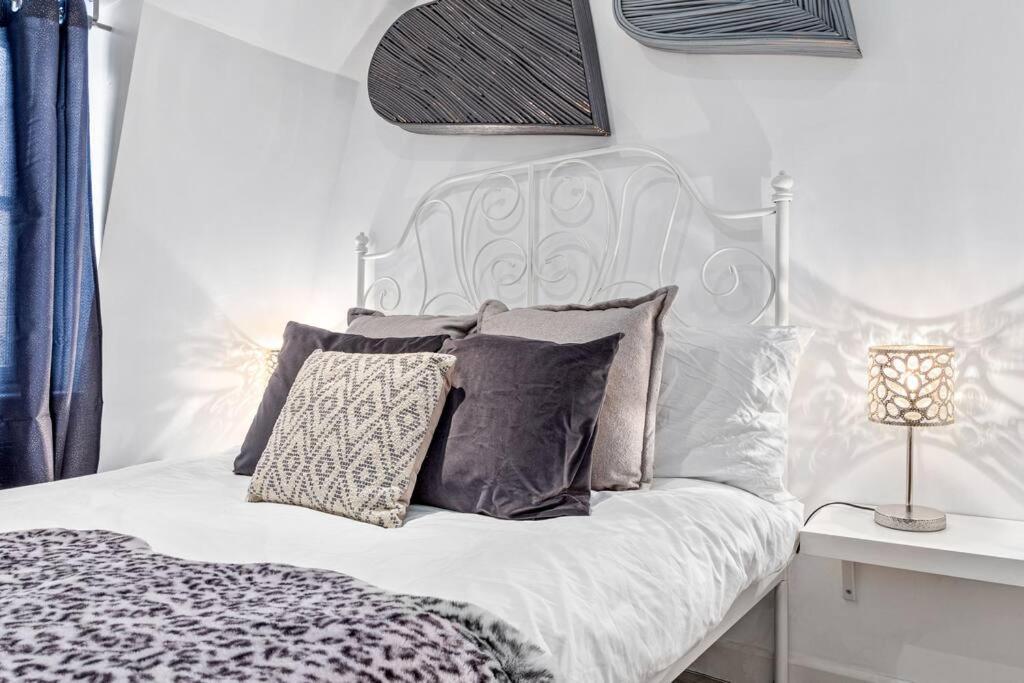 3 Bdr Flat In Mayfair Haymarket Central Hy4 * London