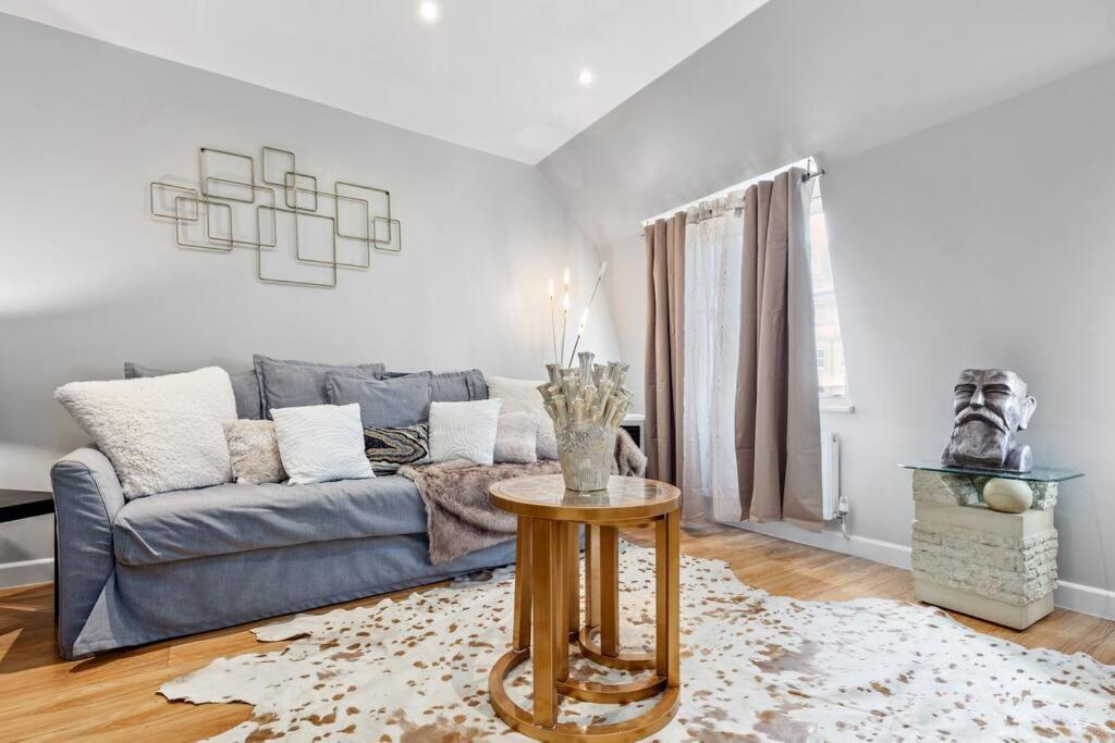 Apartment 3 Bdr Flat In Mayfair Haymarket Central Hy4 *