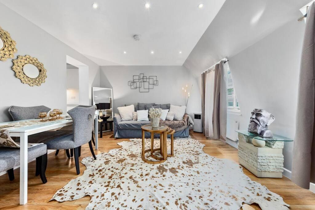 3 Bdr Flat In Mayfair Haymarket Central Hy4
