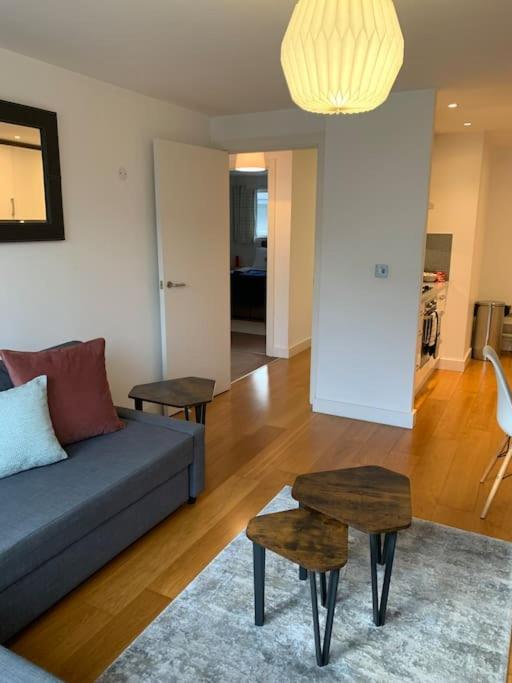 2 Bed Apt, Hoxton, Canal Views Apartment *