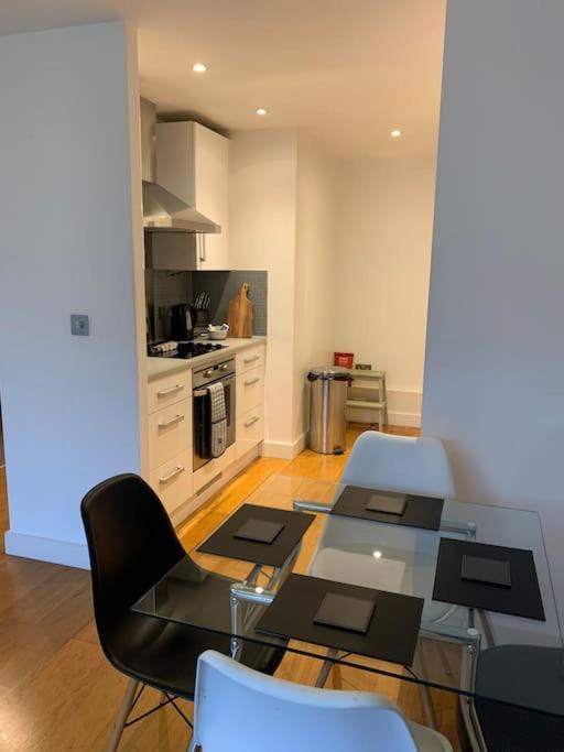 Apartment 2 Bed Apt, Hoxton, Canal Views