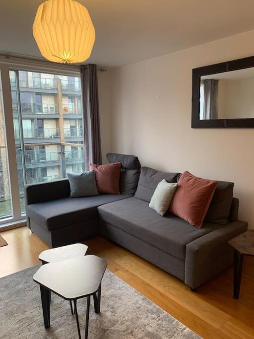 Apartment 2 Bed Apt, Hoxton, Canal Views London