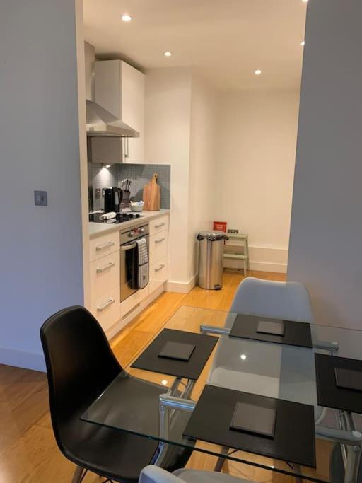 2 Bed Apt, Hoxton, Canal Views Apartment