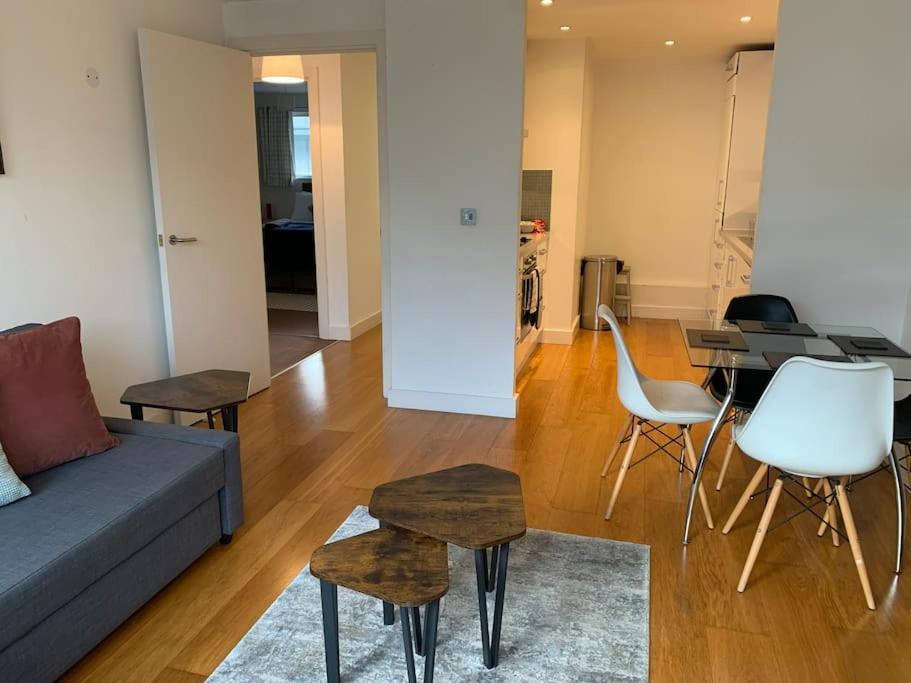 2 Bed Apt, Hoxton, Canal Views Apartment