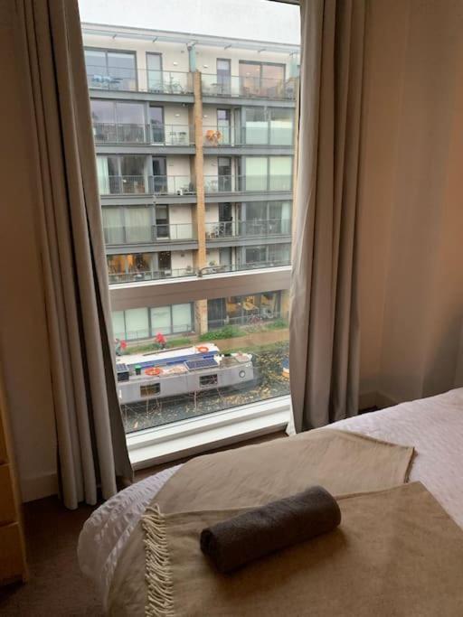 Apartment 2 Bed Apt, Hoxton, Canal Views
