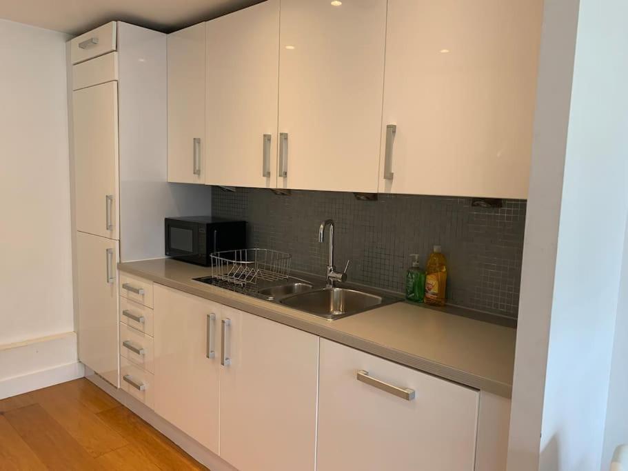 2 Bed Apt, Hoxton, Canal Views * London
