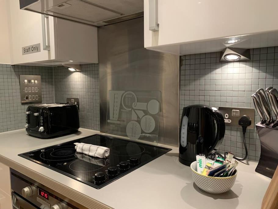2 Bed Apt, Hoxton, Canal Views *