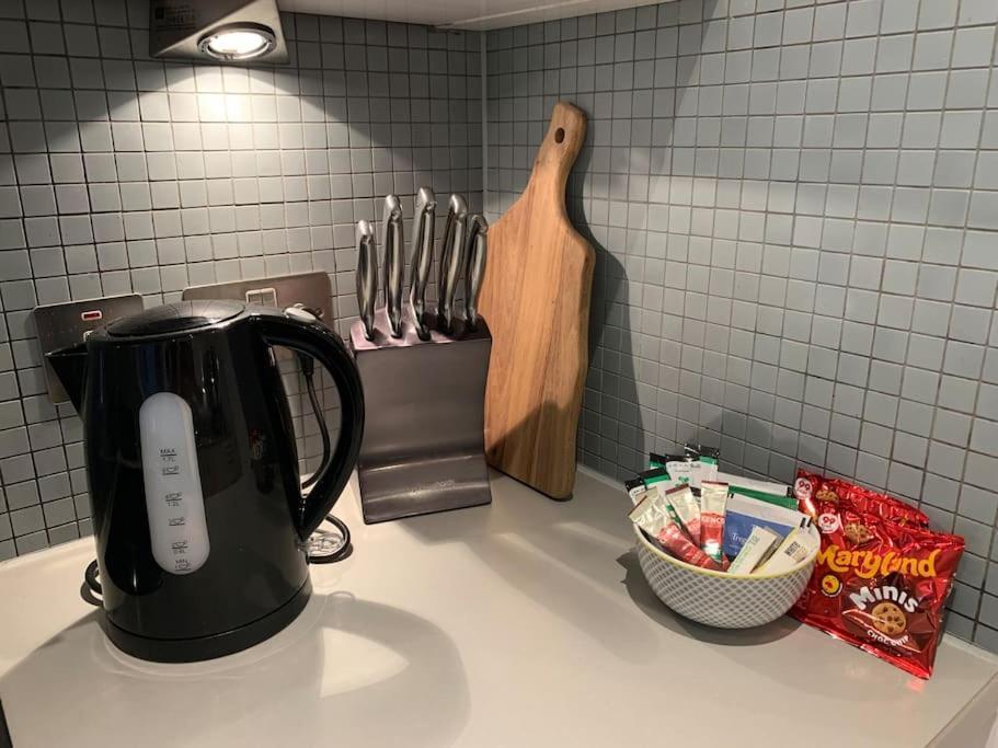 Apartment 2 Bed Apt, Hoxton, Canal Views