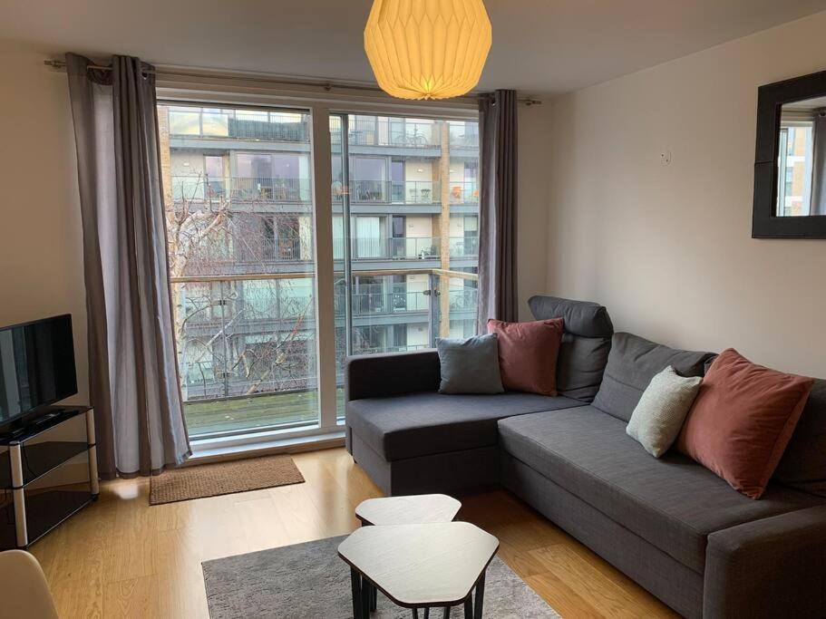 Apartment 2 Bed Apt, Hoxton, Canal Views