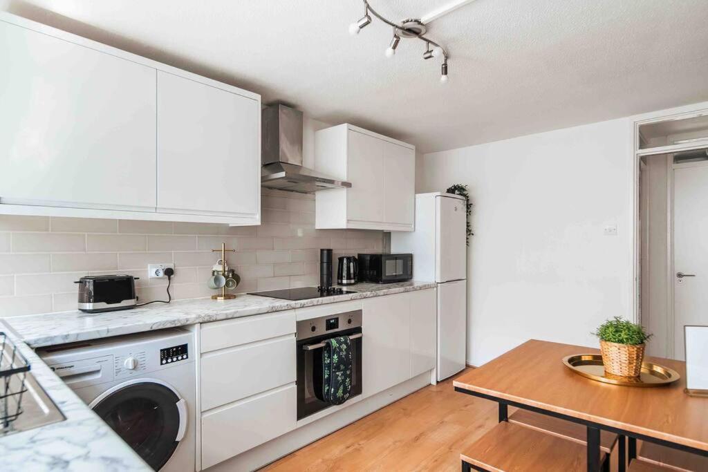 Contractor Base With Pool Table * London