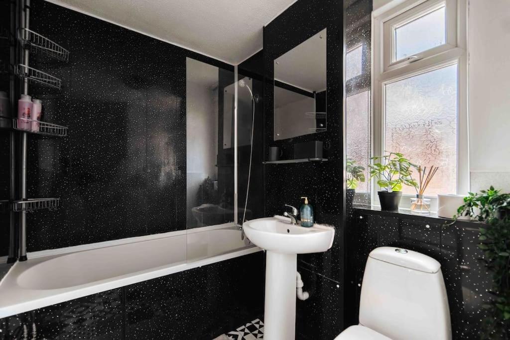Contractor Base With Pool Table Holiday home *