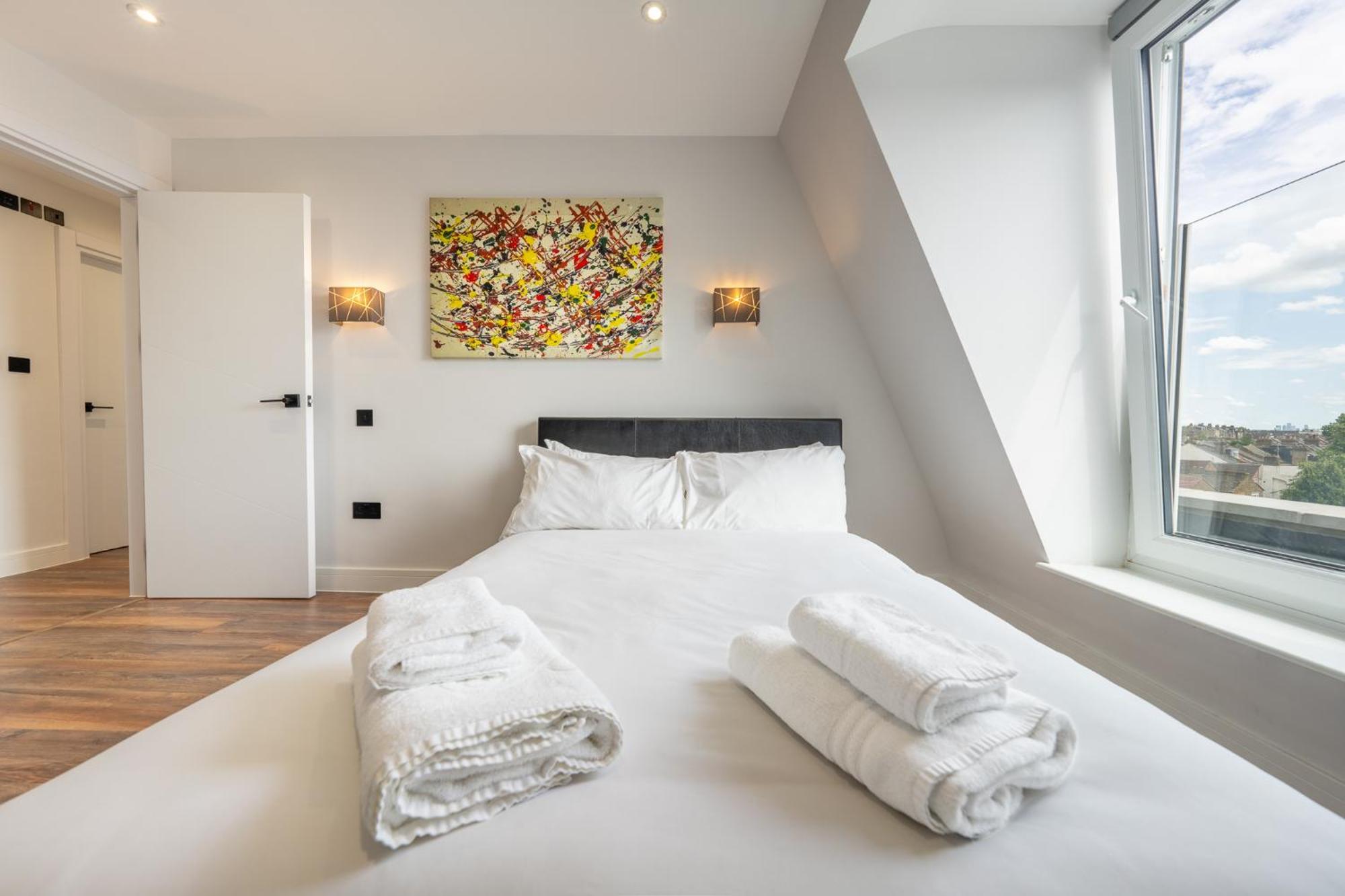 8 - West Brand New Loft Apartment