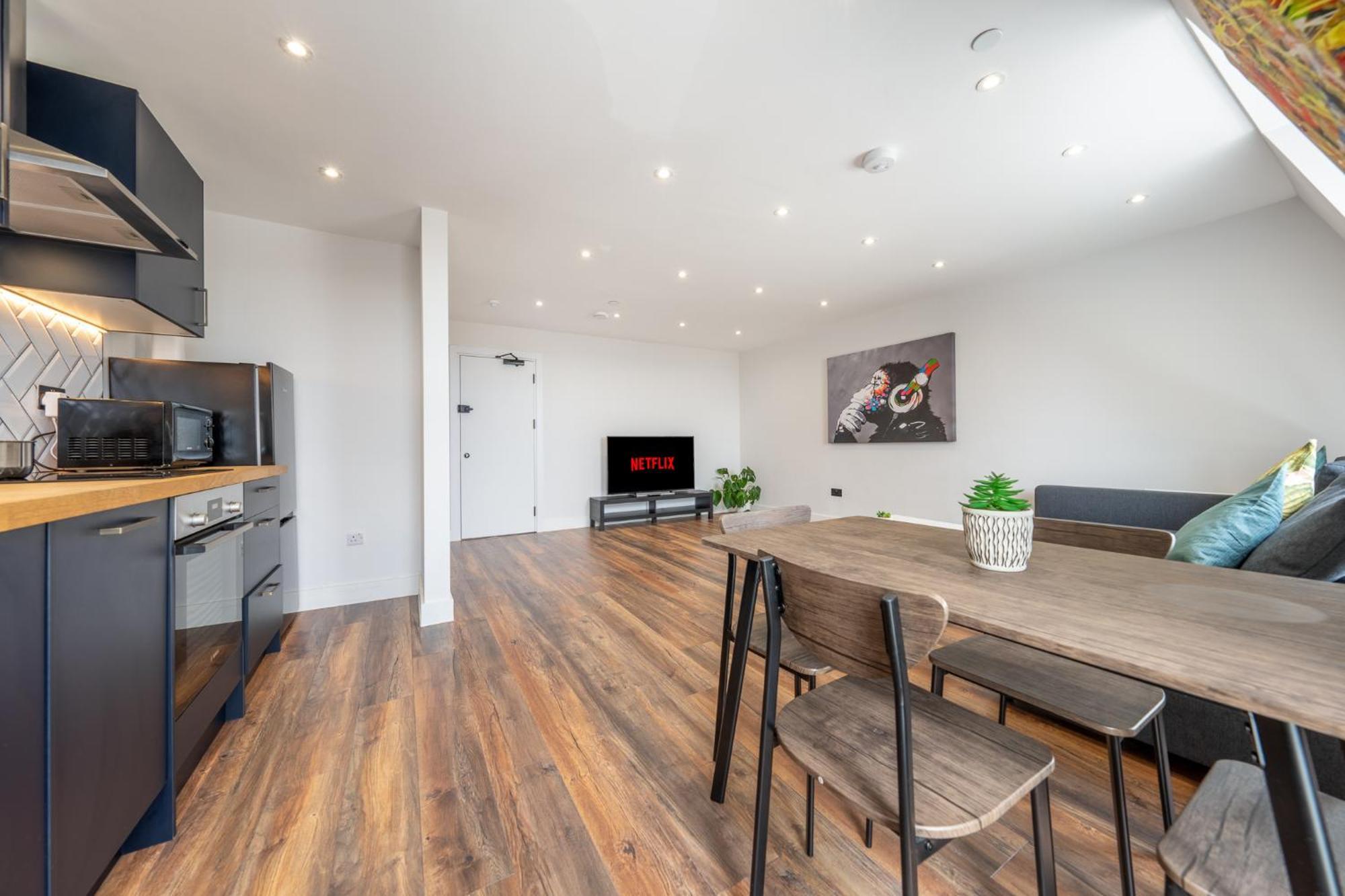 8 - West Brand New Loft * London