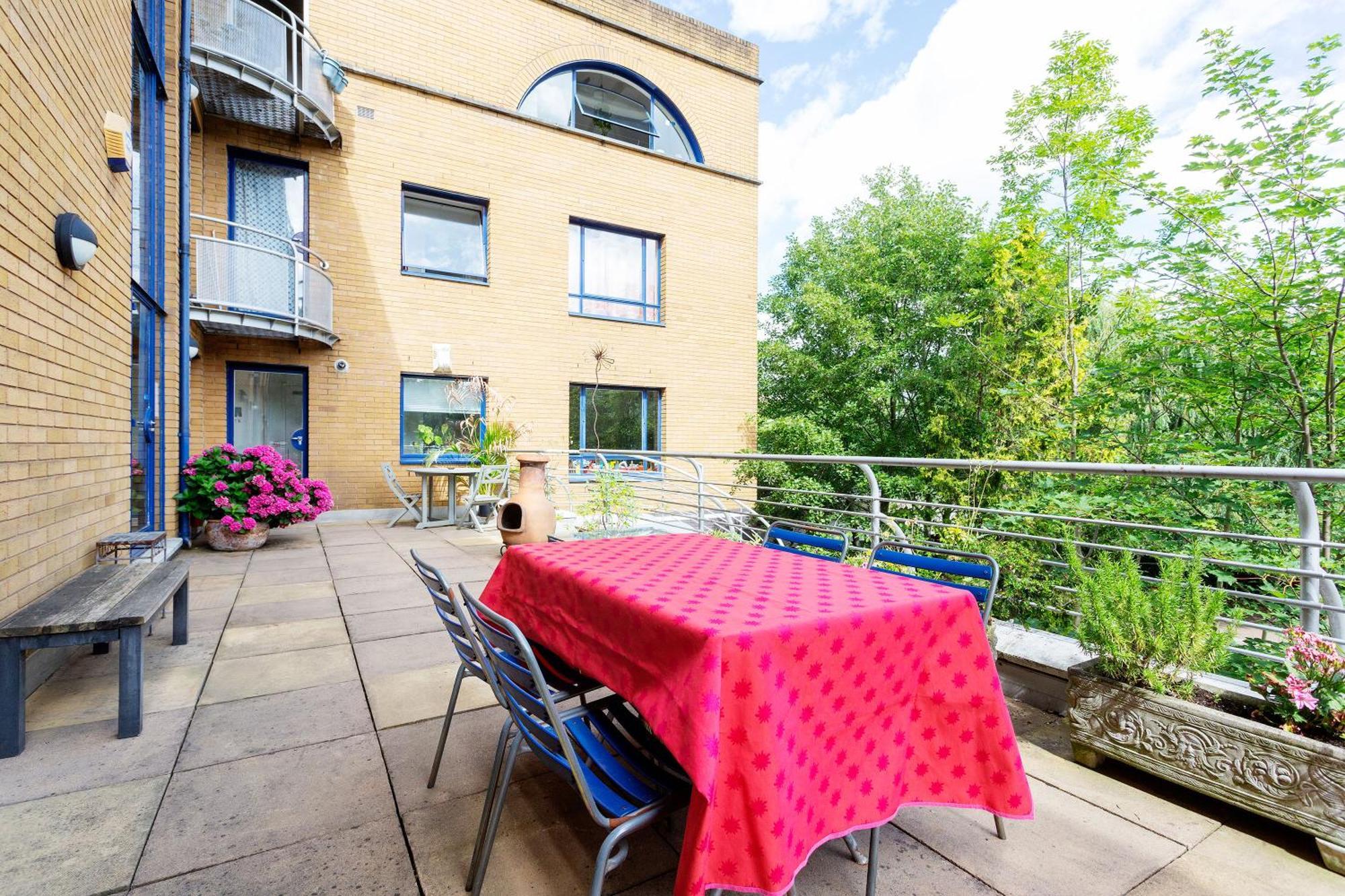 Veeve - Canalside Comfort Apartment *