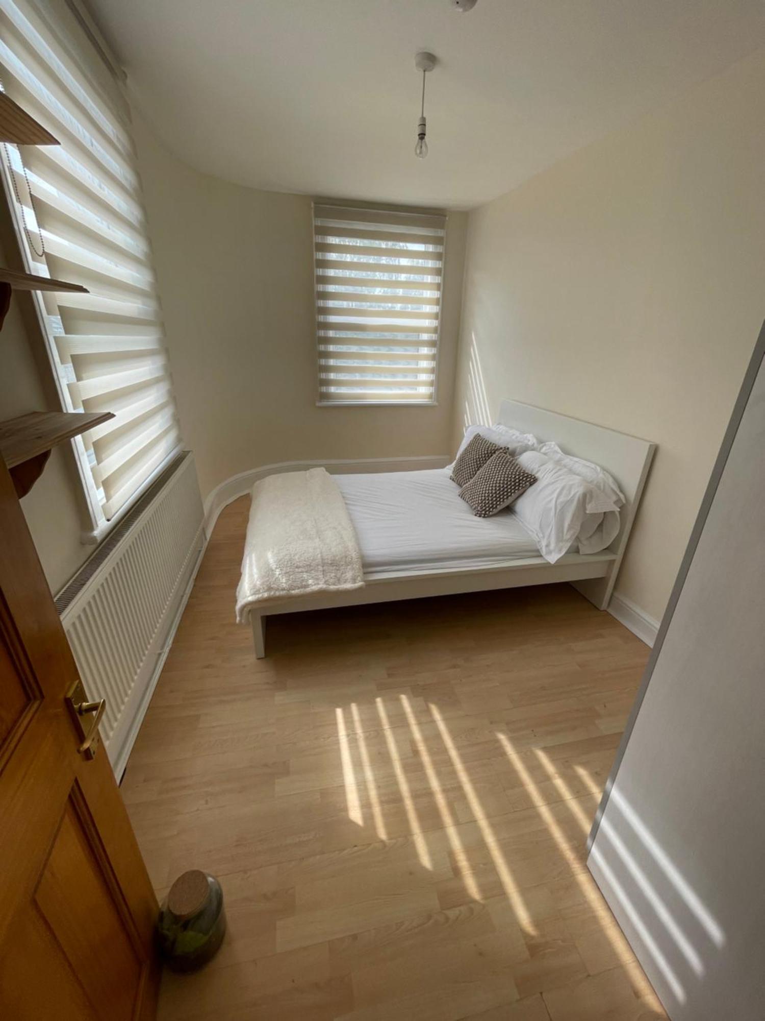 Holiday home Entire 3 Bedroom - Minutes To Emirates Stadium!
