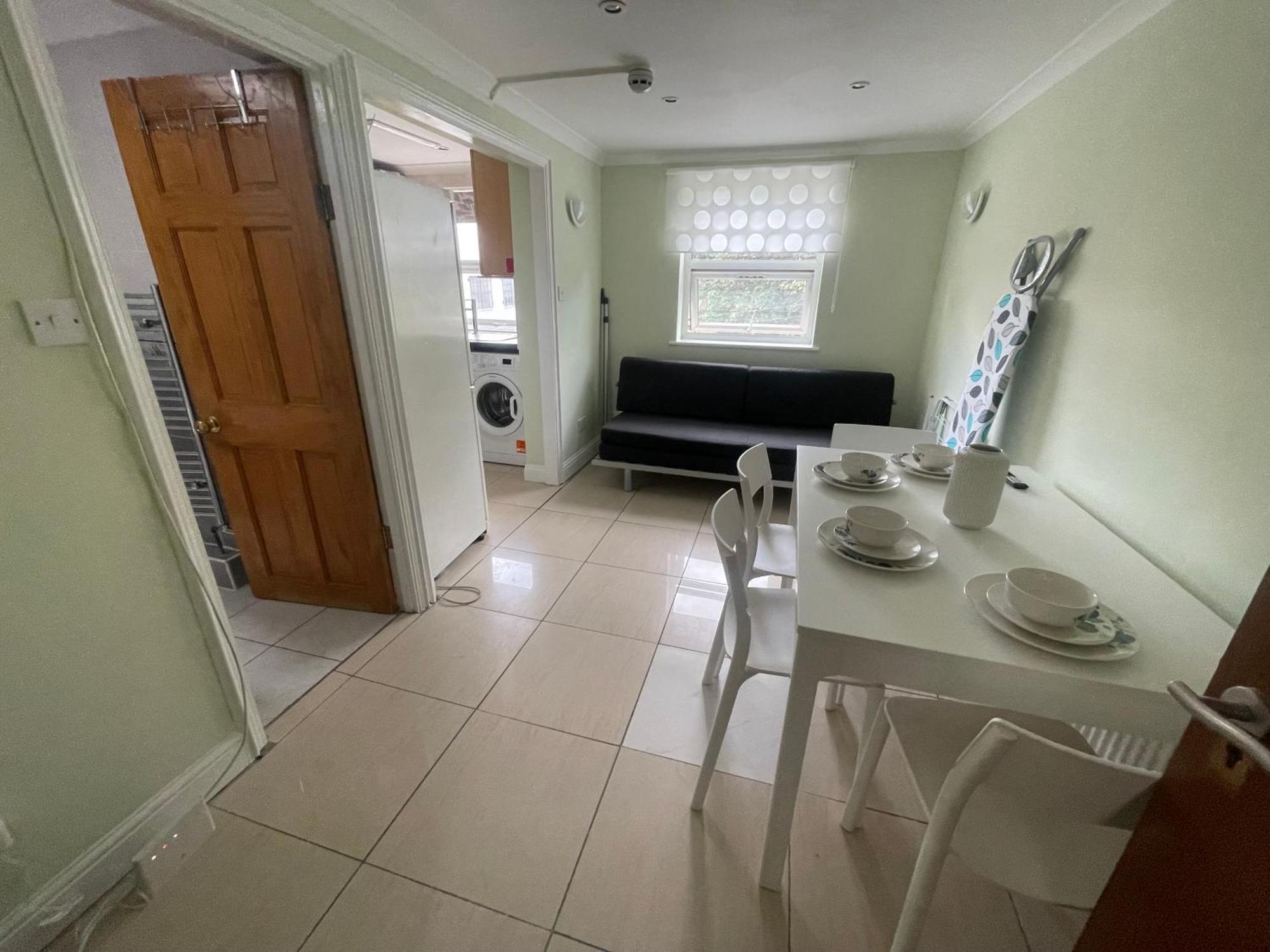 Entire 3 Bedroom - Minutes To Emirates Stadium! Holiday home London