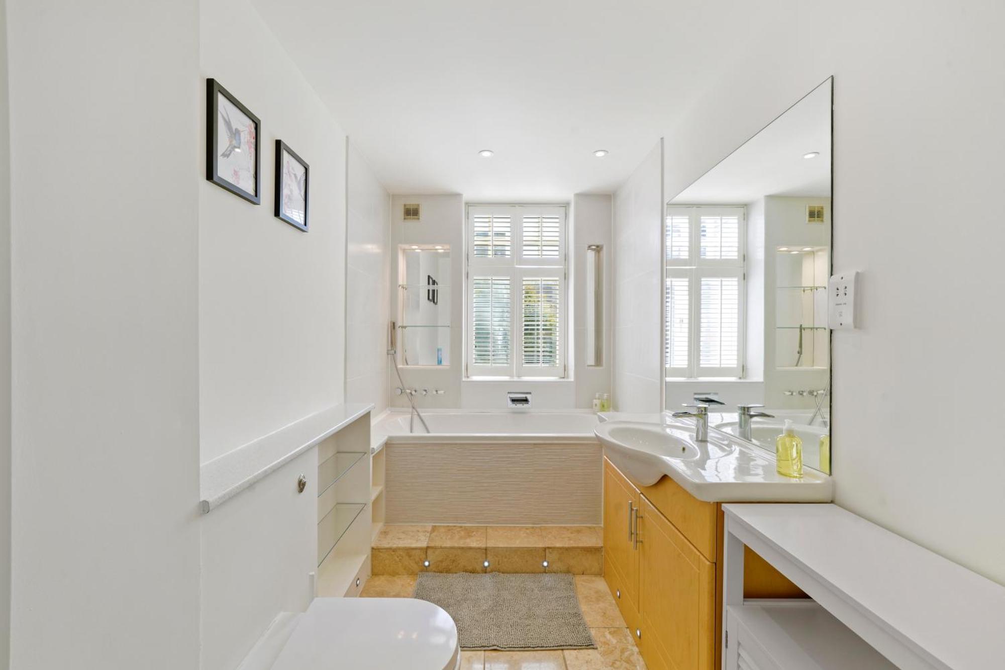 Ferienhaus 3 Bedroom Mews - Clapham Common - Free Private Parking - Sleeps 5 - Newly Refurbished - Sweetpea & Pillow *