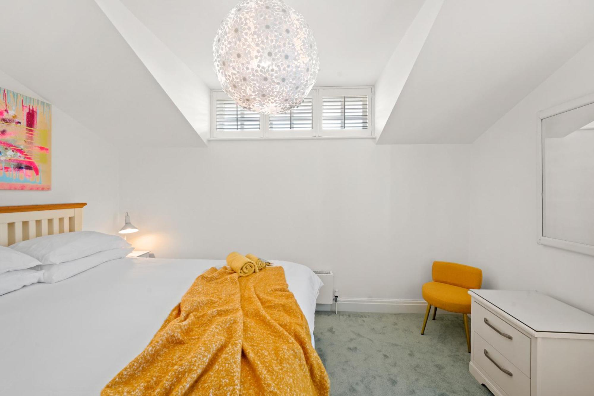 Ferienhaus 3 Bedroom Mews - Clapham Common - Free Private Parking - Sleeps 5 - Newly Refurbished - Sweetpea & Pillow