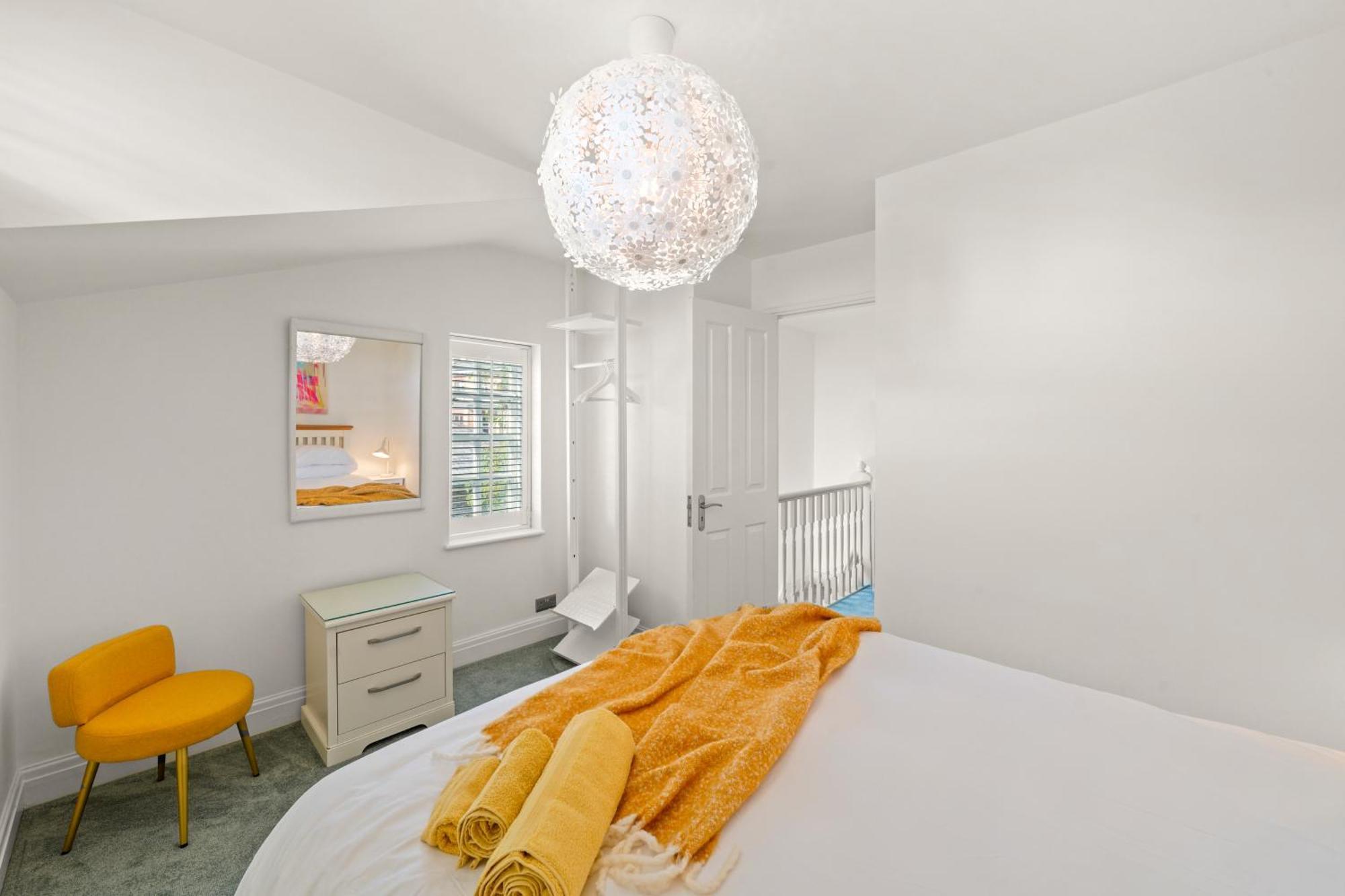 Ferienhaus 3 Bedroom Mews - Clapham Common - Free Private Parking - Sleeps 5 - Newly Refurbished - Sweetpea & Pillow *