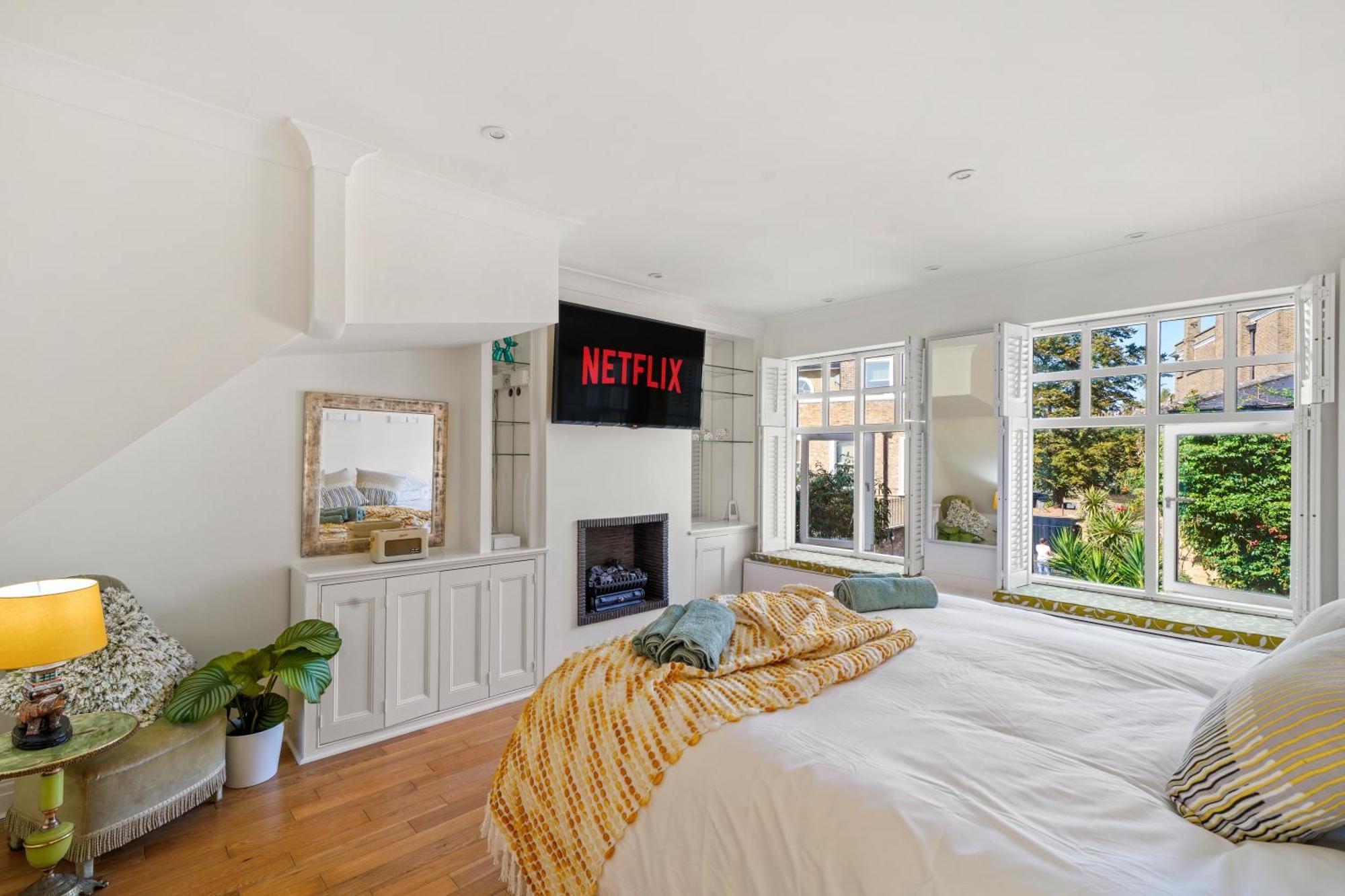 3 Bedroom Mews - Clapham Common - Free Private Parking - Sleeps 5 - Newly Refurbished - Sweetpea & Pillow Ferienhaus London