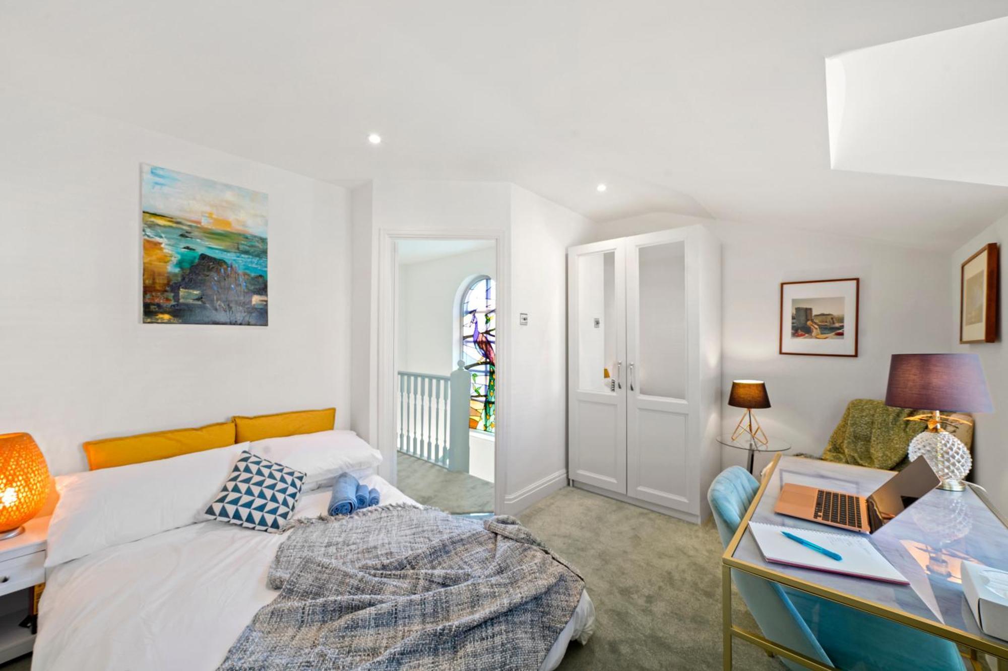 3 Bedroom Mews - Clapham Common - Free Private Parking - Sleeps 5 - Newly Refurbished - Sweetpea & Pillow Ferienhaus *