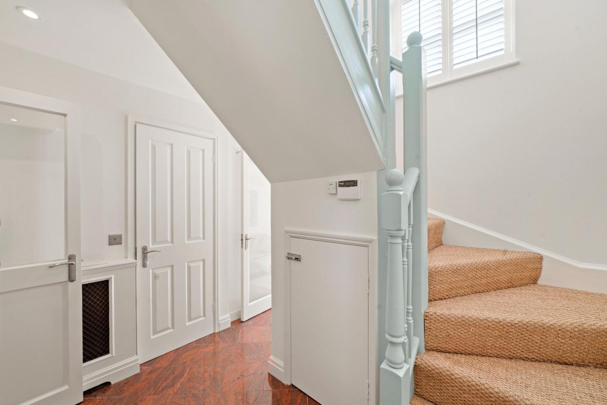 3 Bedroom Mews - Clapham Common - Free Private Parking - Sleeps 5 - Newly Refurbished - Sweetpea & Pillow Ferienhaus