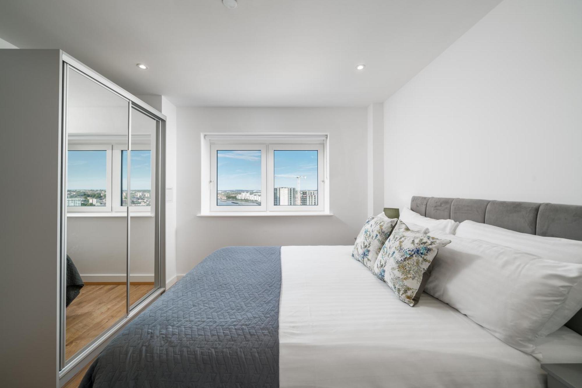 Skyvillion: Riverside With Views Apartment *