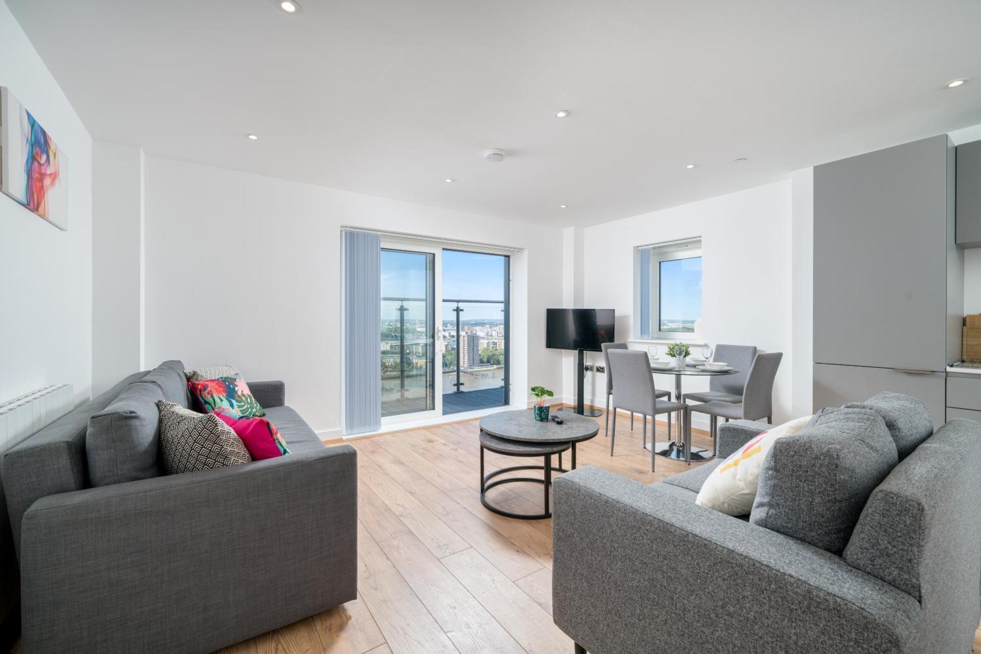 Skyvillion: Riverside With Views Apartment London