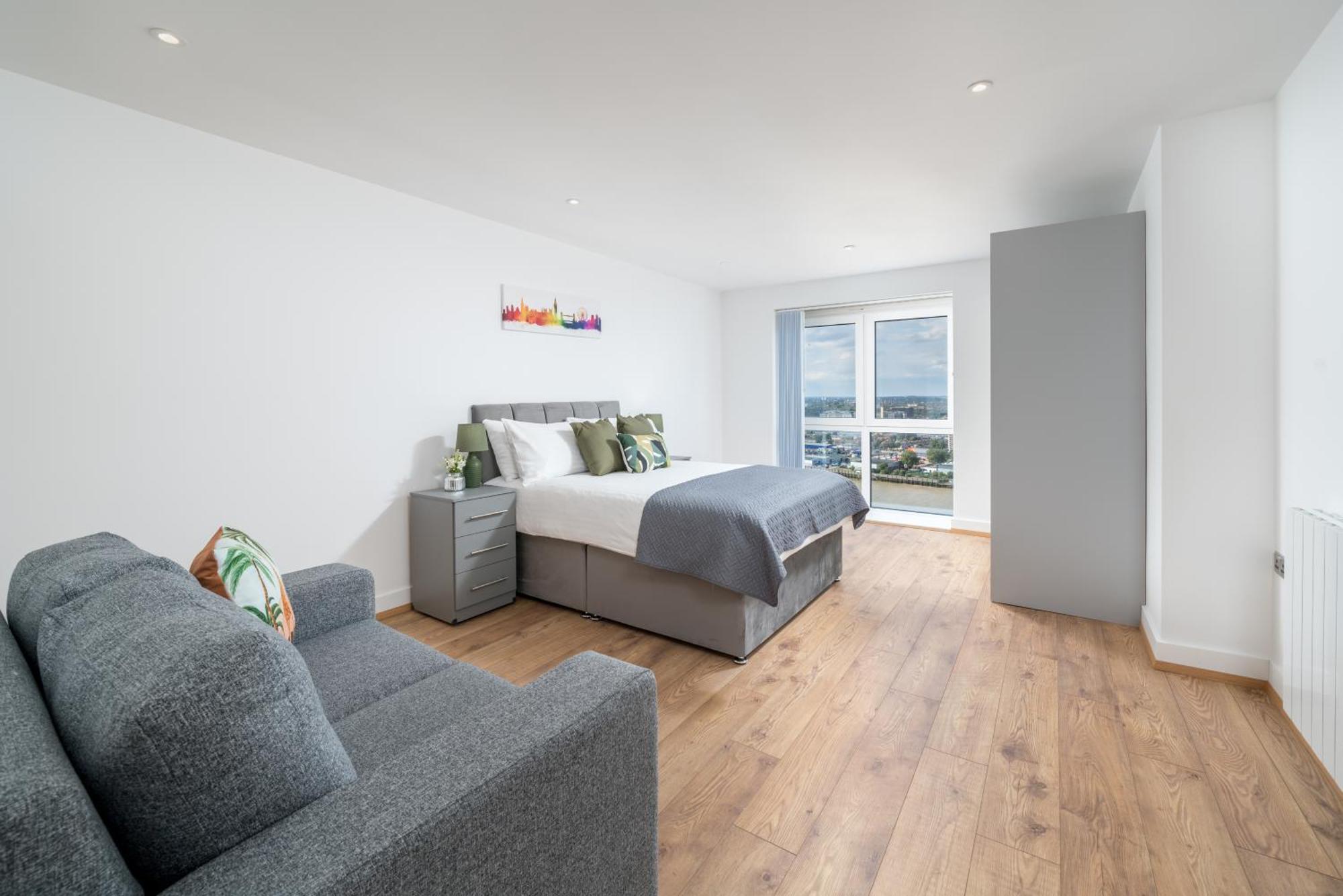 Skyvillion: Riverside With Views