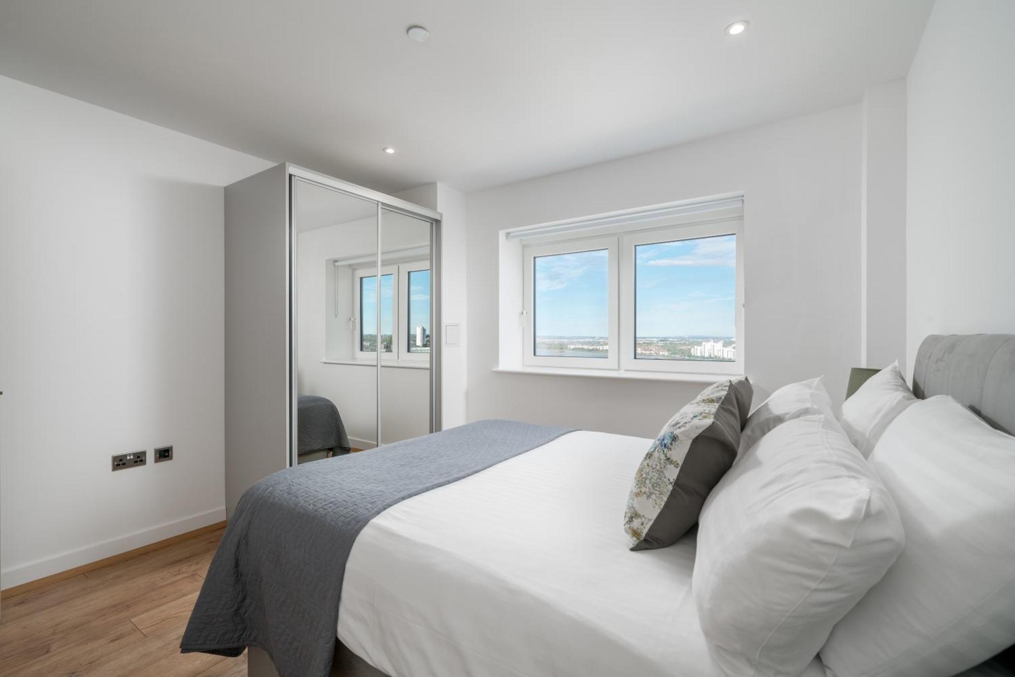 Skyvillion: Riverside With Views Apartment