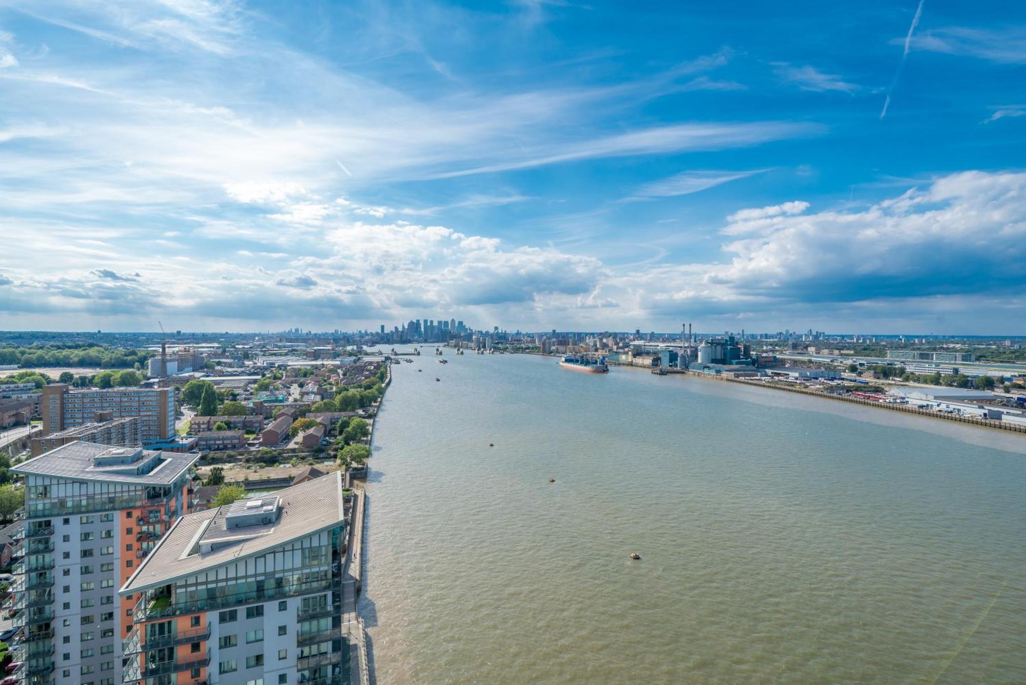 Apartment Skyvillion: Riverside With Views