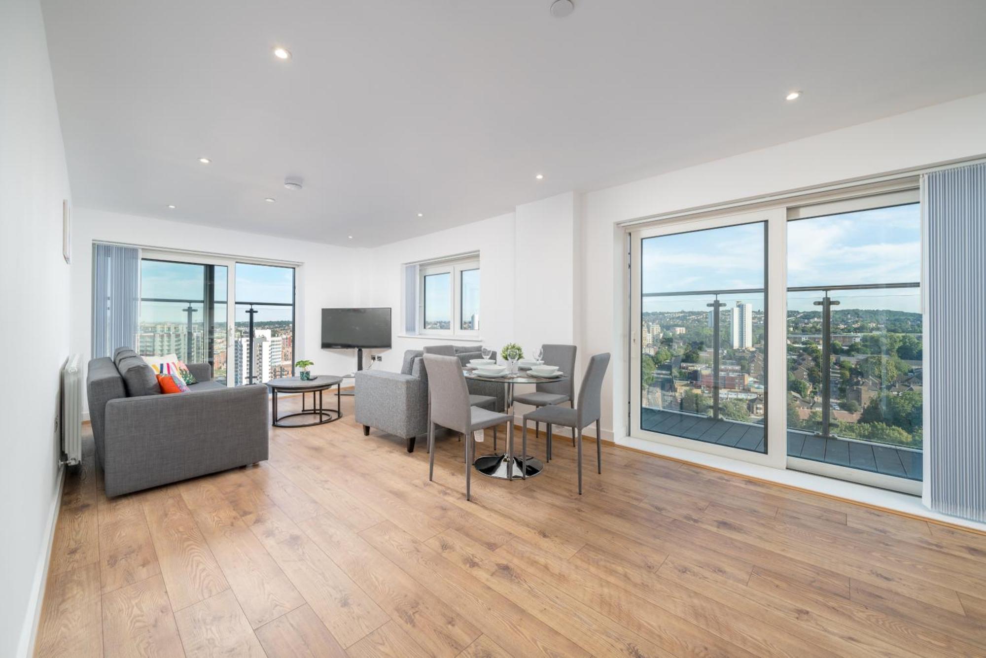 Skyvillion: Riverside With Views London