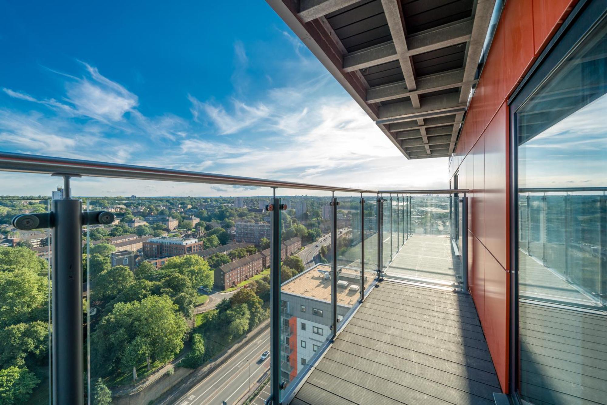 Skyvillion: Riverside With Views Apartment *
