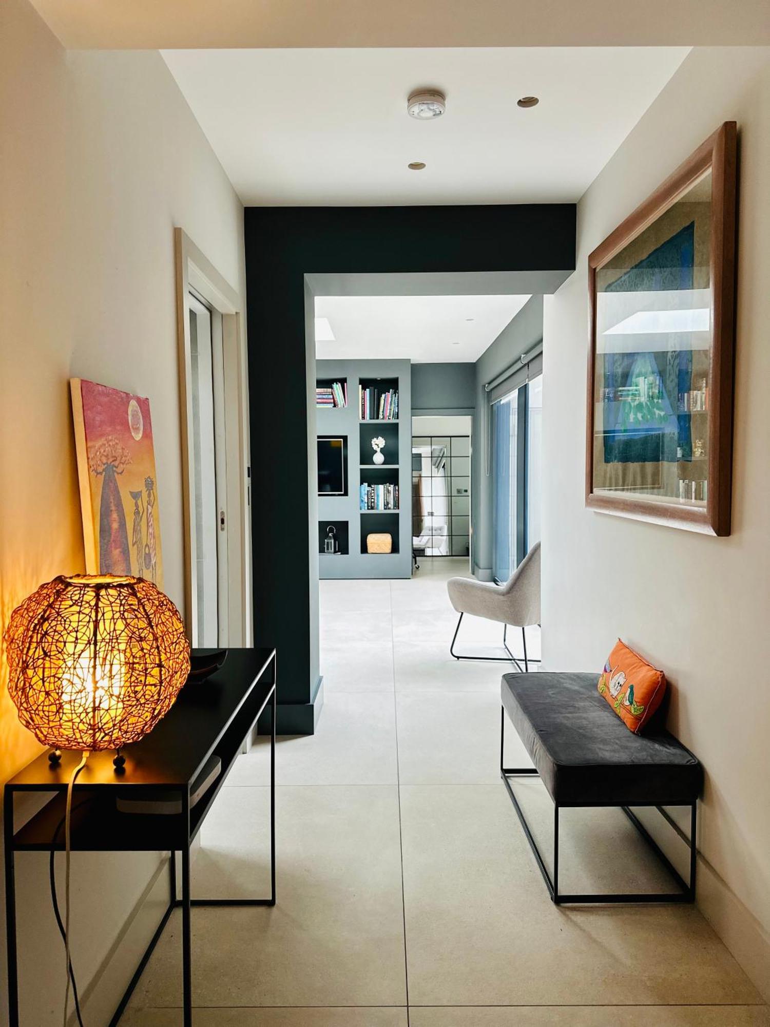 Stunning, Architecturally Designed Garden With Parking Apartment