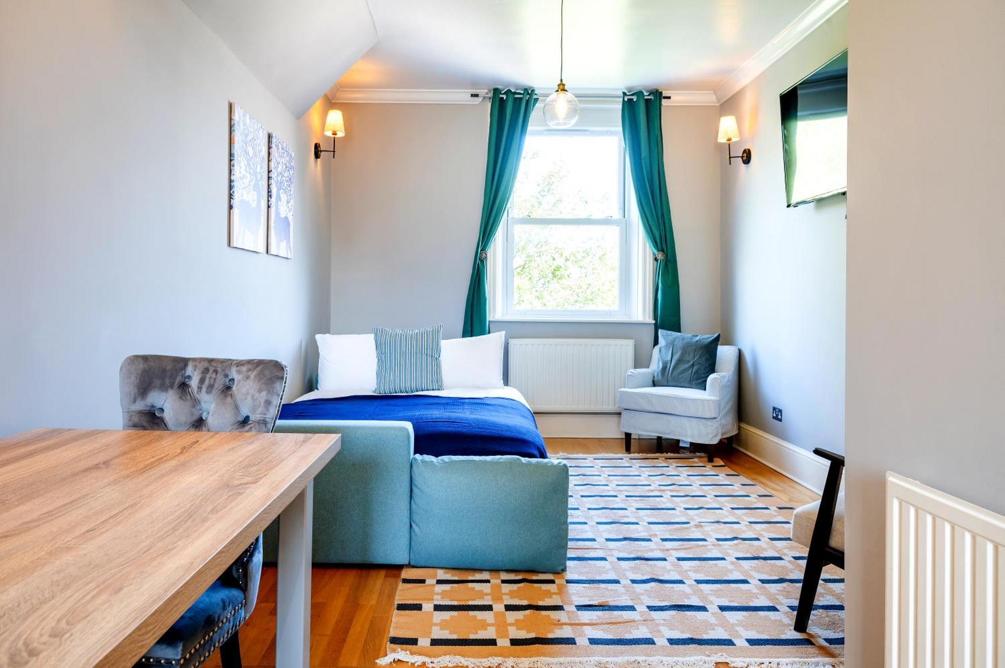 Large 1 Bedroom In Center Of London