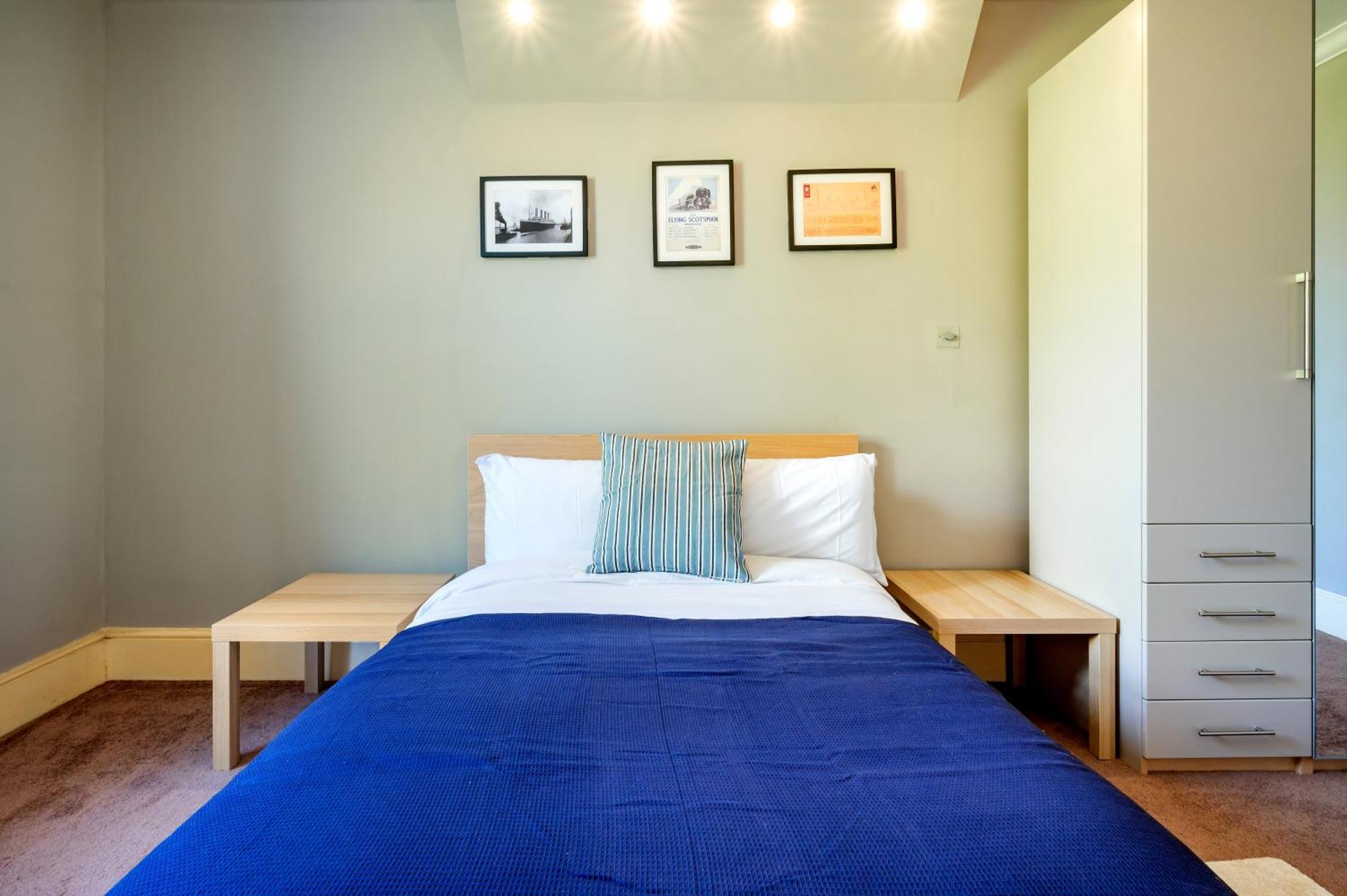 Large 1 Bedroom In Center Of Apartment