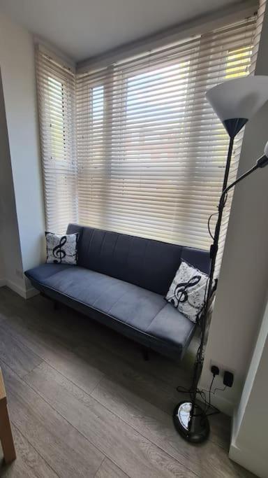 Beethoven St One Bedroom Flat - 3 Beds Up To 4 Adults Apartment London