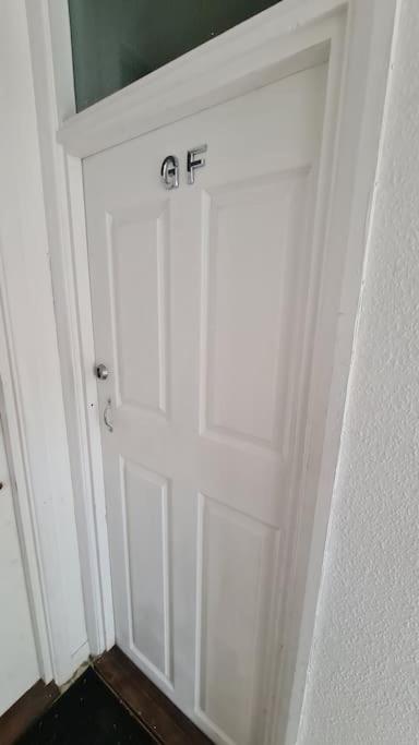 Beethoven St One Bedroom Flat - 3 Beds Up To 4 Adults Apartment London
